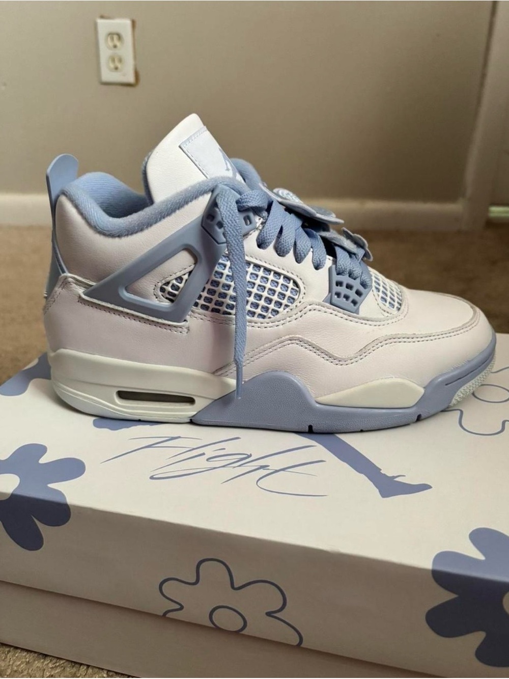 Mother’s Day Jordan 4 🩵 - Picture 5 of 6